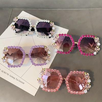 China Fashion Sunglasses Sell 2021 Wholesale Women Luxury Rhinestone Sun Glass Sunglasses for sale