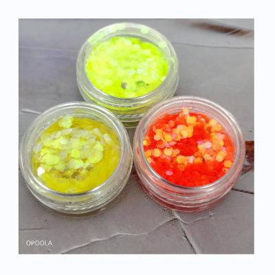 China Eco-friendly Colorful Shimmer Non-Toxic Chunky Glitter Cosmetic Face Bodysuit and Nails Glitter Non-Toxic for Decoration for sale