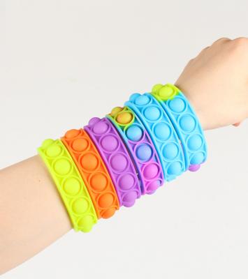 China Colorful Moving Person Indoor Toys Decoration Wristband Silicon Changing Wristbands For Education Decompression Toy for sale