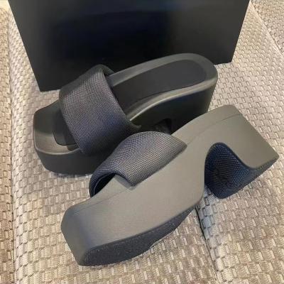 China Fashion New Design Light Weight Women Sandals Thick Platform Sole House Fashion Slides Non-slip Flip Flops Pure Color Indoor Slippers for sale