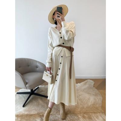 China Wholesale Autumn And Winter QUICK DRY Mailifu Streetwear Teams Long Sleeve V-Neck Crop Tops And Two Piece Dress Sweater Set For Woman for sale