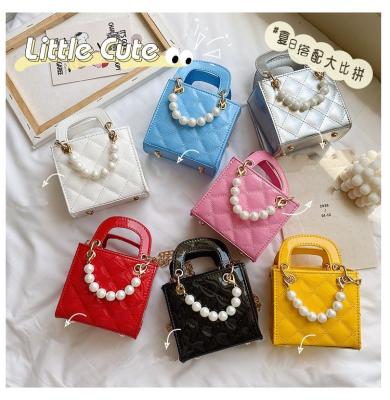 China High Quality New Arrival Pearl Chains Handbag Shoulder Mini Crossbody Bag Portable Princess Small Bag For Party Gift for sale