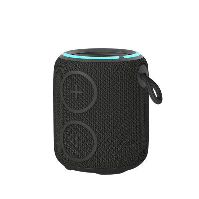 China Altavoz Bluetooth inalámbrico portátil TWS IPX7 con luces LED RGB coloridas en venta