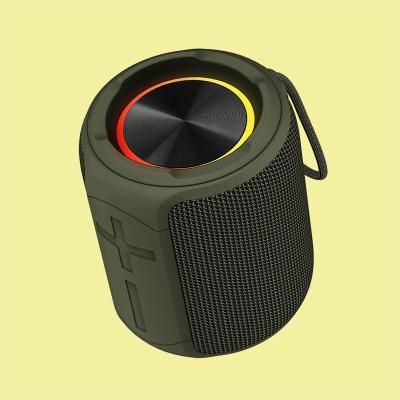 China IPX7 altavoces de exterior Bluetooth negros impermeables con impedancia de 4Ω / batería de 2500mAh en venta