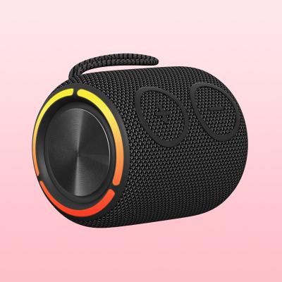 China Altavoz Bluetooth inalámbrico con batería de 2500mAh para tiempo de juego prolongado en venta