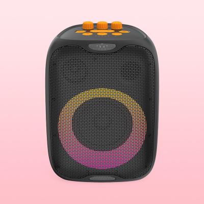 China Altavoz para fiestas al aire libre con 3-12 horas de tiempo de juego e IPX4 impermeable en venta