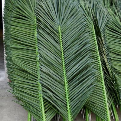 China Any Used Artificial Plastic Tree Branch Artificial Palm Leaves For Outdoor Use for sale