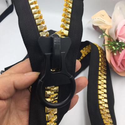 China Sustainable Customized 20 Size Resin Long Chain Big Gold Teeth Plastic Zipper for sale