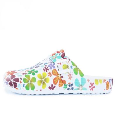 China New Fashion Anti-slippery Colorful Floral Caring Shoe Unisex Garden Closed Toe Eva Clogs en venta