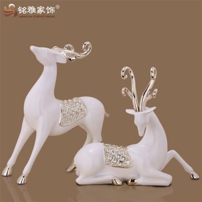 China Wholesale Eco-friendly Resin Handmade Craft White Color Couple Deer Statues For Christmas Decor for sale