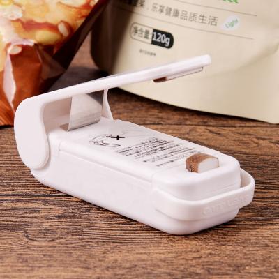 China Food Home Use Machine Mini Hand Sealing Press Heat Sealing Machine Plastic Bag Sealing Clip Smart Sealer for sale