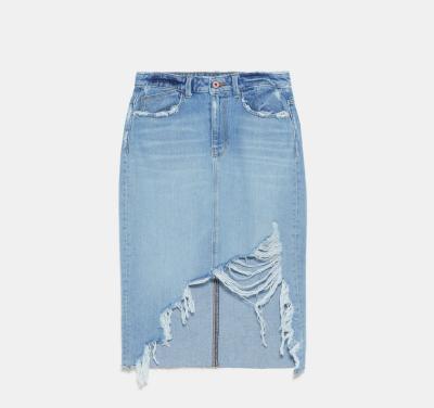 China Anti-static the most fashionable and fashionable light blue ripped denim pencil skirt for sale