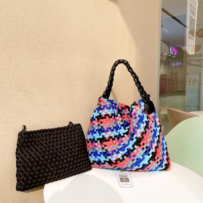 China 2022 New Fashion Handmade Woven Neoprene Neoprene Shoulder Tote Bag The Large Summer Colorful Beach Bag for sale