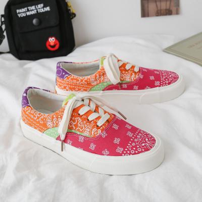 China 2022 New Arrivals Women's Bandana Sneaker Fashion Trend Bandana Mesh Walking Style Shoes Custom Platform Shoes Sports Shoes For Women for sale