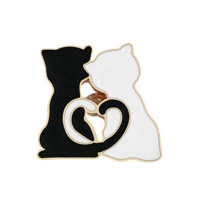 China New Wholesale 2021 European and American Style Trend Cat Love Heart Hard or Soft Lapel Pin Badge Enamel for sale