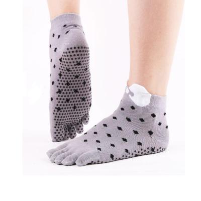 China Beautiful Five Toe Non Slip Skid Anti Slip Yoga Socks New Designs Antibacterial Girls Women For Running Pilates for sale