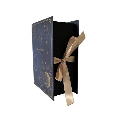 China Recyclable Custom Rigid Cardboard Gifts Packaging Magnetic Flip Lid Closure Books Form Box With Ribbon for sale