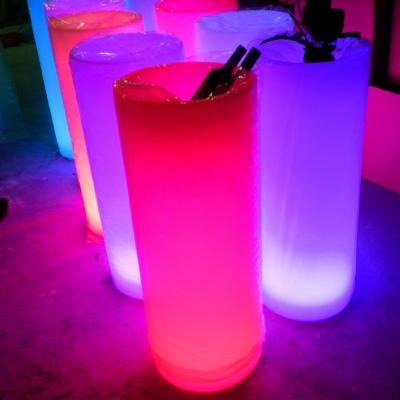 China Viable Remote Control RGB Color Changing Cool Bucket Bar Party Wedding Event Led Glowing Plastic Luminous Furniture Bar Ice Bucket for sale