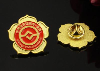 China Zinc-alloy flower metal paint brooch pin golden color university school badges corporate promotional activities, badges for sale