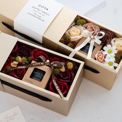 中国 Birthdays M389 Valentine Gifts Quality Private Label Rose Gift Box Artificial Soap Flowers Scented Candles Luxury Gift Set For Birthday 販売のため