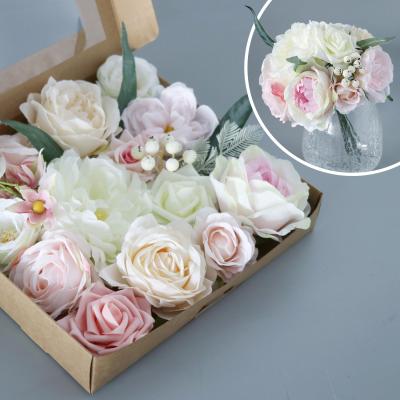 Chine Christmas Wedding Anniversary R128 Christmas Flower Gift Box Mother's Day Promotional Gifts For Women Silk Flower Gift Set à vendre