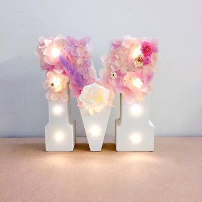 Cina M156 Beautiful Colorful Wedding Customized Giant 3D Acrylic Preserved Dried Flower Numbers Light Up A-Z Shape Box Letter Flowers For Flower Wall in vendita