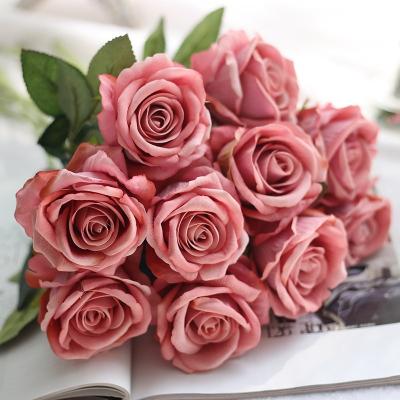 Китай Velvet Material Rose Flowers Plastic Roses Silk Artficial Flowers Artificial Flower Flores Artificiais St Valentines Gift M150 продается