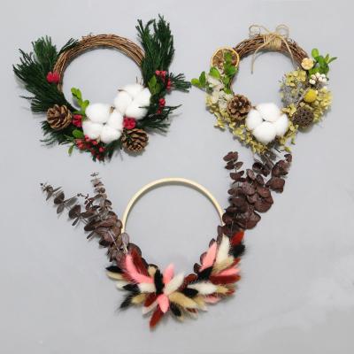 중국 Christmas R349 Silk Dried Flowers and Pampas Flower Garland Christmas Wreath Decorative Garlands 판매용