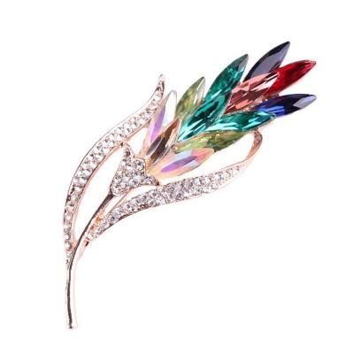 China ALLOY Uniquely Designed Delicate Ladies Brooch Leaf Jewelry Alloy Brooch for sale