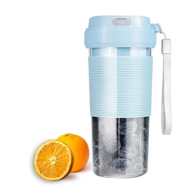 China Portable USB Mini Juice Smoothie Blender Sports Bottle Car Mini Portable Rechargeable Electric Juicer Blender for sale