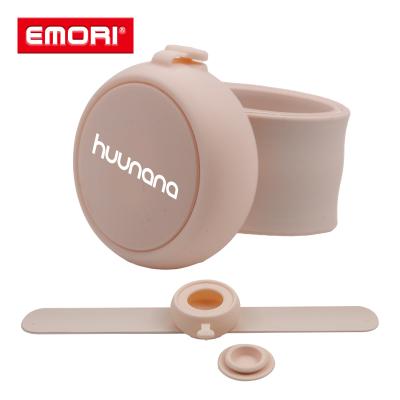 China Durable Portable Liquid Dispenser Bracelets Travel Wristband Hand Sanitizer Hand Sanitizer Refillable Wristband for sale