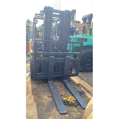 China Building Material Shops 5 Ton Komatsu Diesel Forklift / Mast Side Triple Move FD50 Japan Forklift With Sideshift for sale