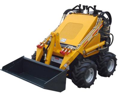 China Cargador HY380 de Mini Skid Steer del poder 23HP con el motor de gas para el alquiler personal del jardín en venta