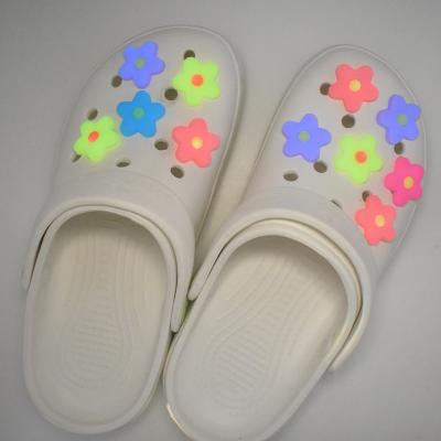 China 2021 fashion washable croc design bright flower shoes flower decorative hole shoes buckle for girls croc clogs accessories for sale