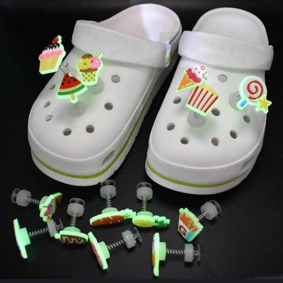 China Wholesale 3D Shoe Buckle Amazon Shoe Buckle New Design Cheap Luminous Soft PVC Rubber Croc Shoe Charm For Boys Accessories for sale