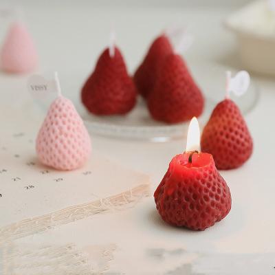 China New Design Romantic Creative Cute Soy Wax Scented Candle Birthday Gift Decoration Strawberry Scented Candles for sale