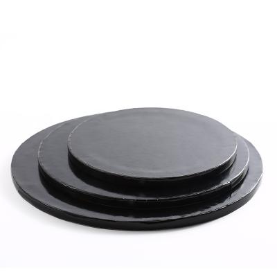 China Thickness Disposable Blank Black Paper Round 12mm Corrugated Cake Boards Cake Drums for sale