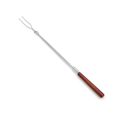 China Hot Selling Corrosion Resistance Long Extendable BBQ Fork BBQ Roasting Stick With Wooden Handle for sale