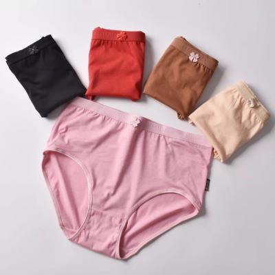 China Antibacterial plus size middle-aged and elderly add pure cotton women's polyester fertilizer color underwear for sale