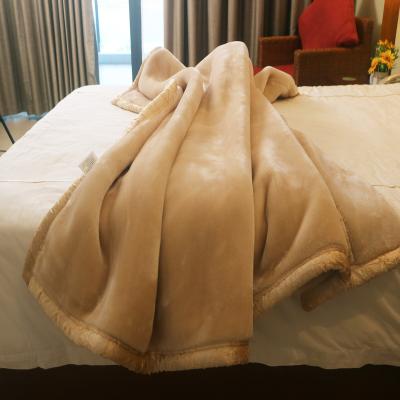 China 2022 Winter Wearable Thicken Raschel Plush Blanket For Double Bed Warm Heavy Fluffy Soft Throw Blankets for sale