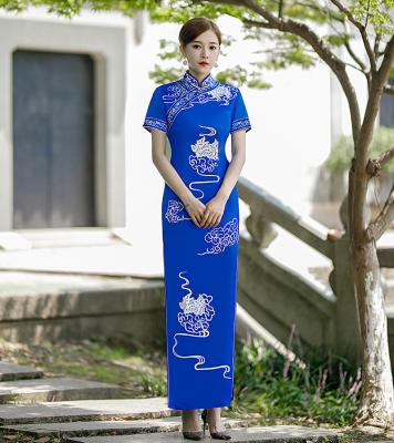 China Stage Customized Size Blue High-end Atmospheric Mum Show Runway Long Cheongsam Upgraded Version for sale