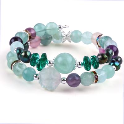 Chine Cristaux de fluorite sur mesure avec fleur de rose de fluorite sculpture 8 mm perle ronde bracelet réglable à vendre