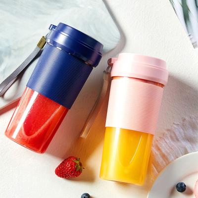 China Juicing USB Rechargeable Easy Handling Portable Electric Moving Cup for sale