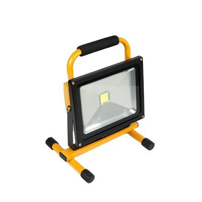 China Outdoor rechargeable led flood light 10w 20w 30w 50w waterproof portable professional optical design of hotel for sale