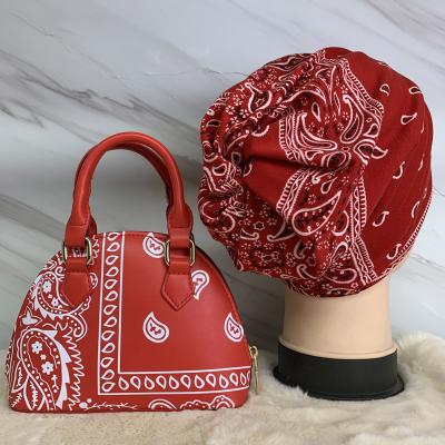 China 2021 Water Resistant Designer Bucket Hats Crossbody Handbags Paisley Bandana Women Handbags Hat and Purse Sets for sale