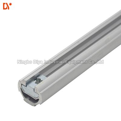 Chine Cadre en aluminium de anodisation de fente d'Od28mm Thinckness 1.7mm T à vendre