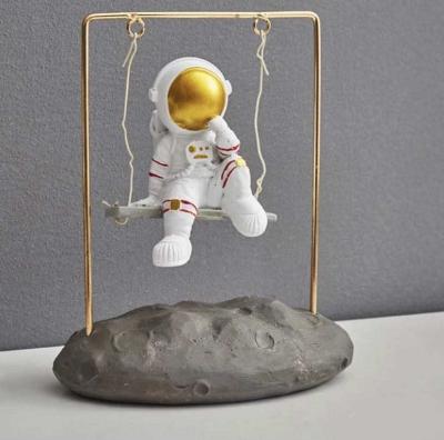 China 2021 Swing Type Astronaut Furnishings Living Room Decor Art Home Table Art Decoration for sale