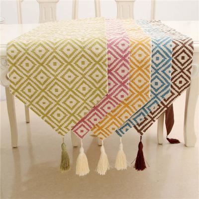 China Eco-friendly European Luxury Custom Flower Decoration Cotton Table Cloth Runner zu verkaufen