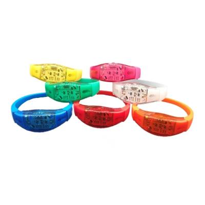 China 2021 New Creative Promotional Gifts Radio LED Programmable Flashing Remote Control Wristband for sale