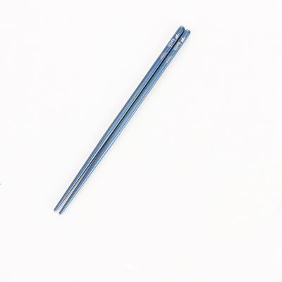 China biocompatible & Unique Design Fashion Bacterial Prohibitive Blue Titanium Chopsticks Cutlery Cutlery Set for sale